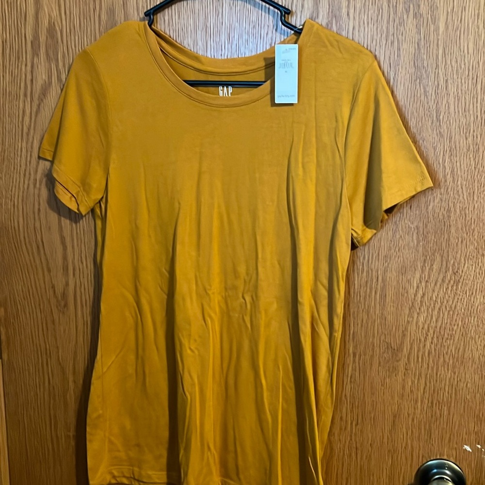 Women's GAP NWT size medium Top.